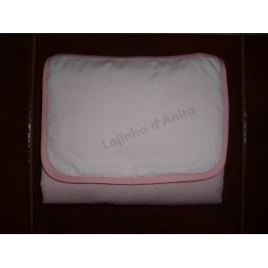 muda-fraldas com tecido liso