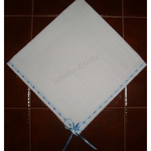 Fralda com bordado "passe-fita"