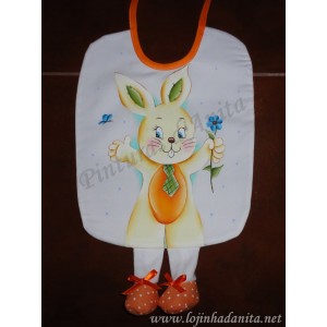 Babete com pernas e coelhinho