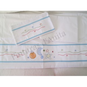 Len&ccedil;&oacute;is de cama de grades azuis pintados