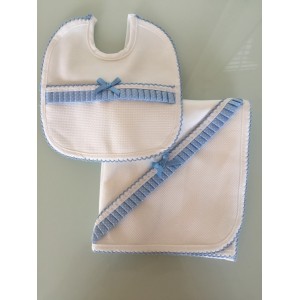 Conjunto fralda + babete de malha (quadrilet com folhos e la&ccedil;o)